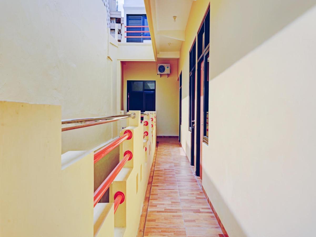 Reddoorz Syariah Near Jembatan Merah Plaza Krembangan Esterno foto