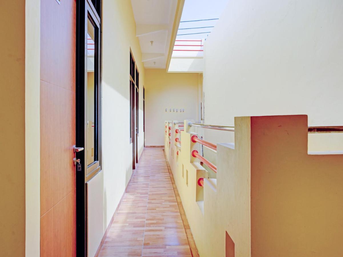 Reddoorz Syariah Near Jembatan Merah Plaza Krembangan Esterno foto