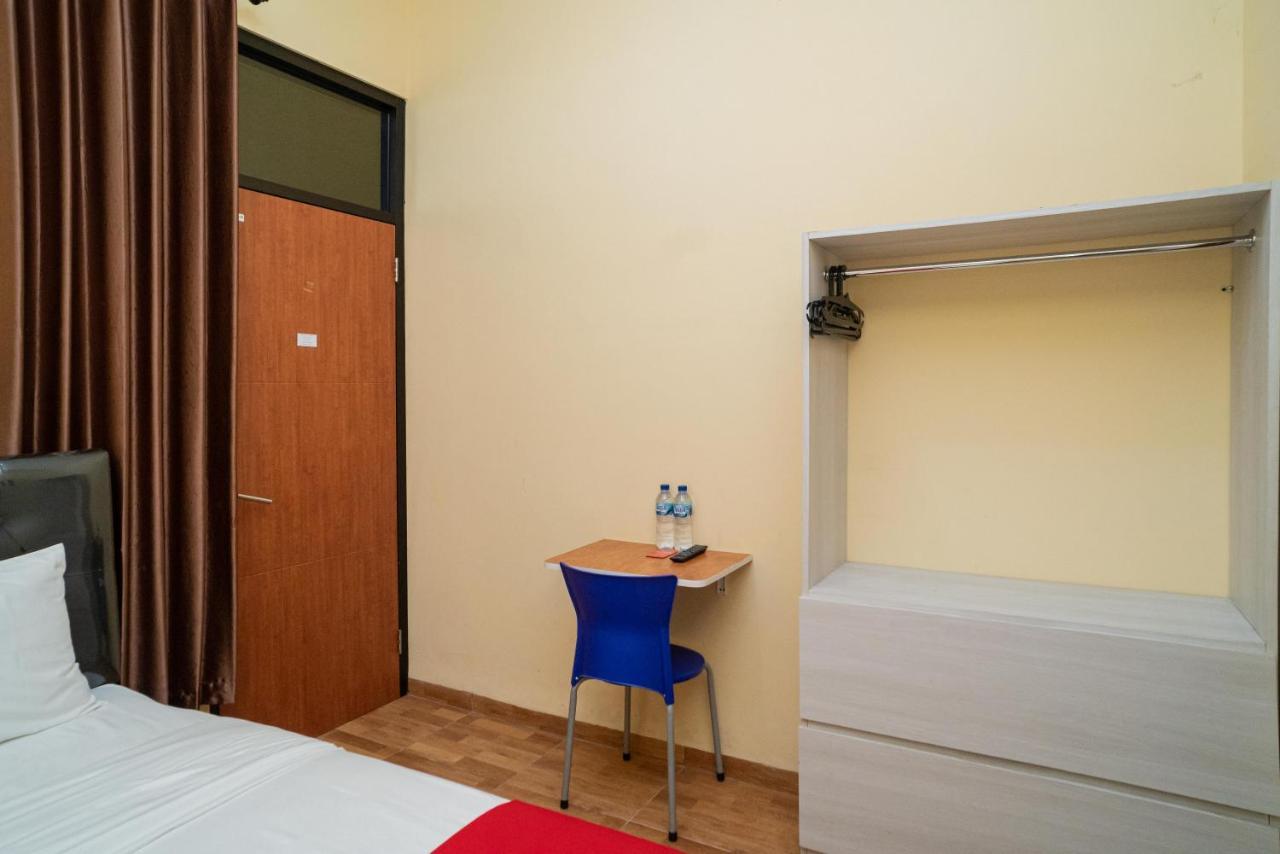 Reddoorz Syariah Near Jembatan Merah Plaza Krembangan Esterno foto