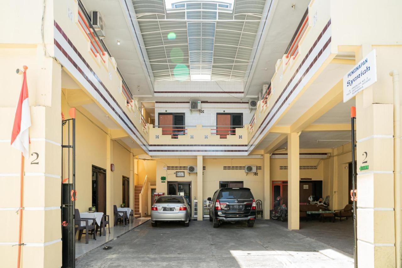 Reddoorz Syariah Near Jembatan Merah Plaza Krembangan Esterno foto