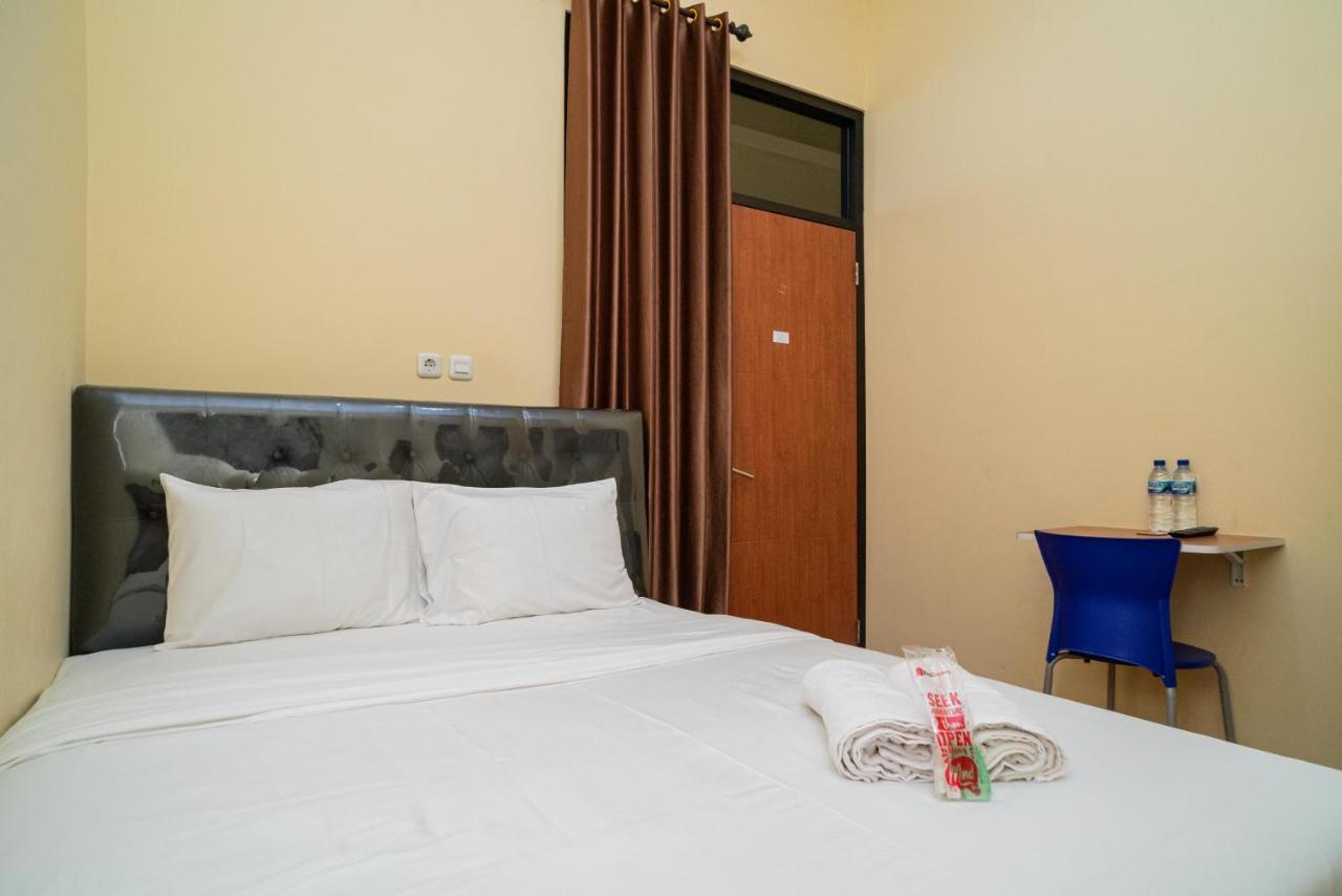 Reddoorz Syariah Near Jembatan Merah Plaza Krembangan Esterno foto