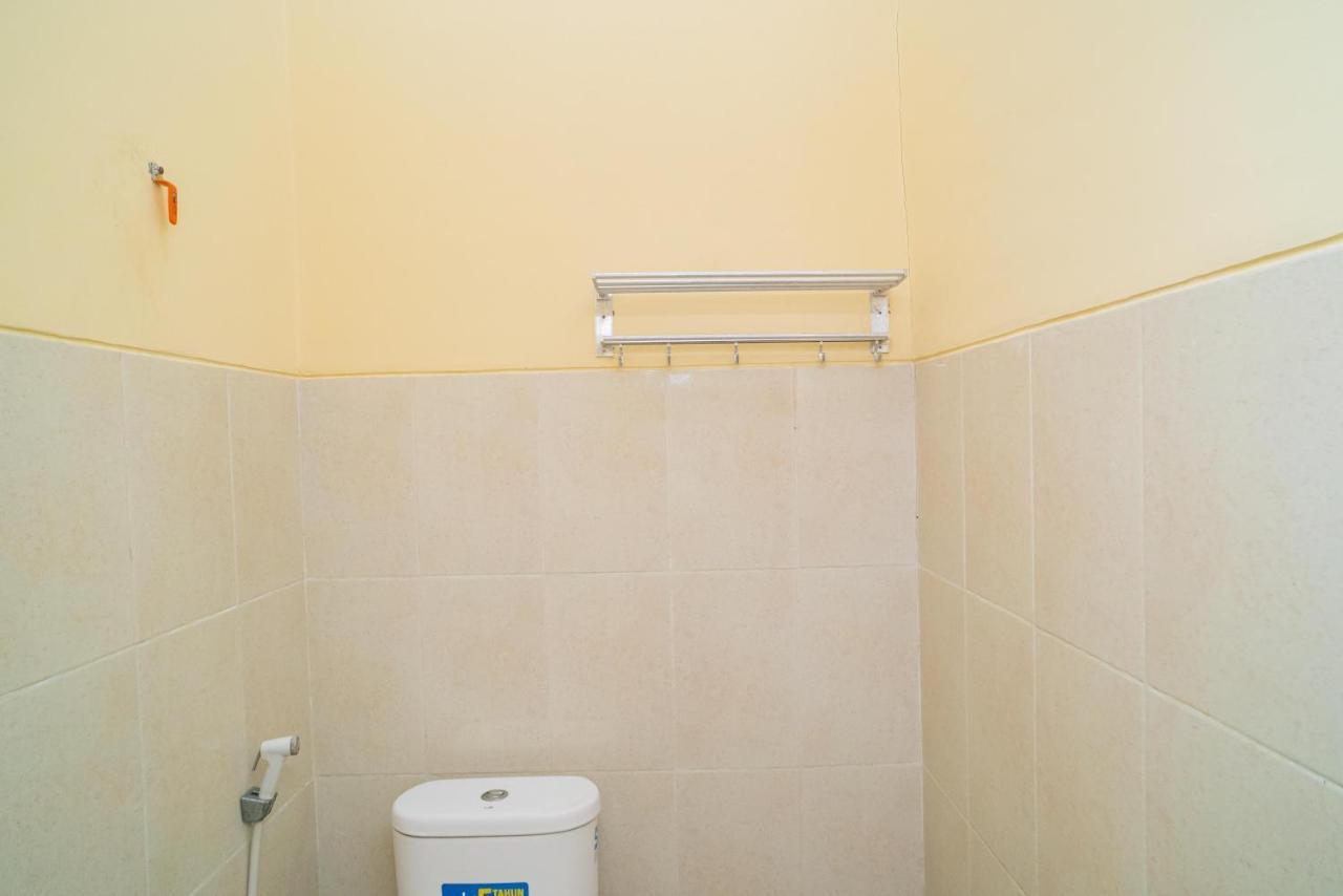 Reddoorz Syariah Near Jembatan Merah Plaza Krembangan Esterno foto